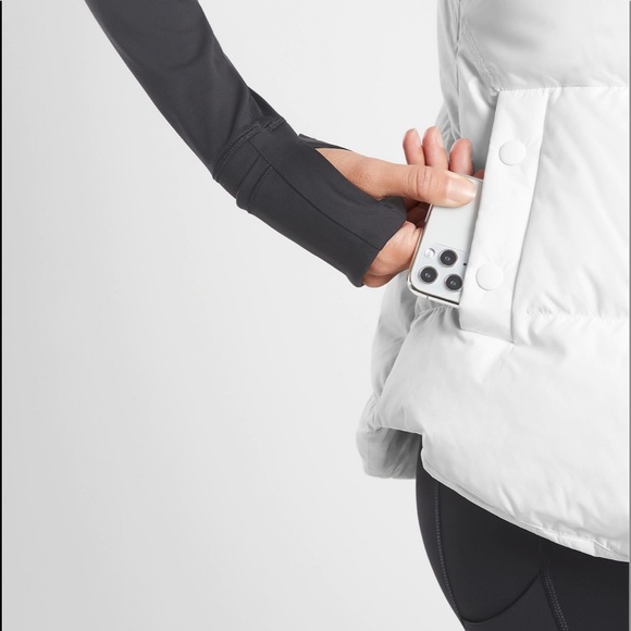 New Athleta ⭐️FINAL PRICE ⭐️White Warm Downtown Vest Size Small - Picture 6 of 16